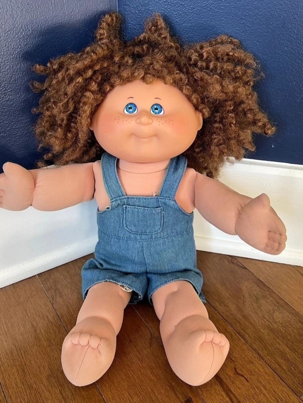 Cabbage Patch Kids 2009 Play Along Kids doll Brown Hair Blue Overalls